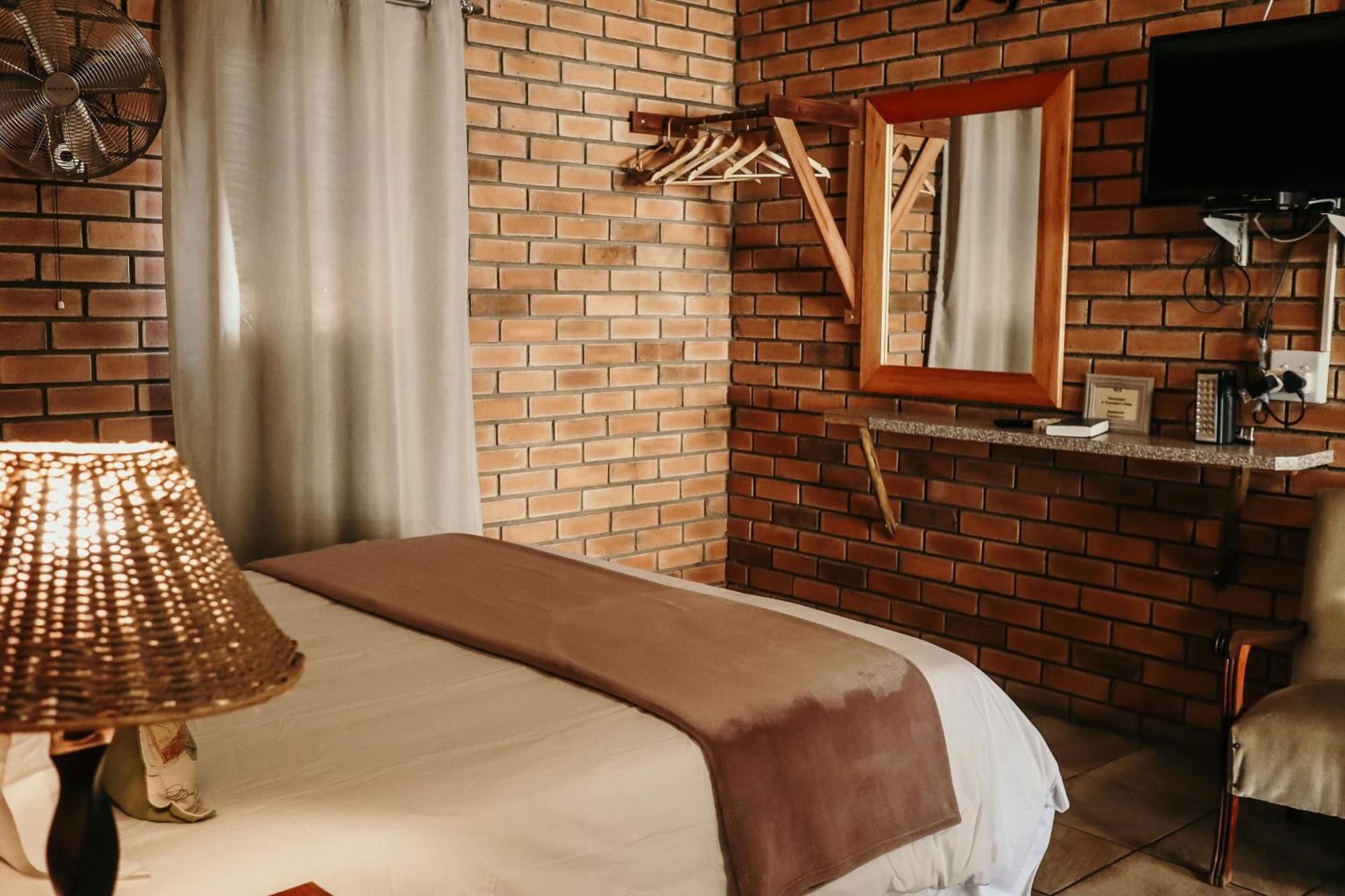 Hotel A Traveller'S Palm Phalaborwa Exterior foto